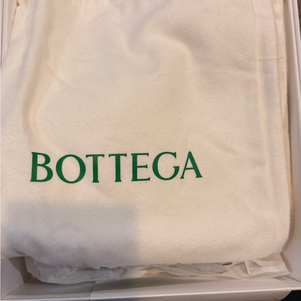 Bottega Veneta Lido Sandals in Green (Grass) - Picture 11 of 12
